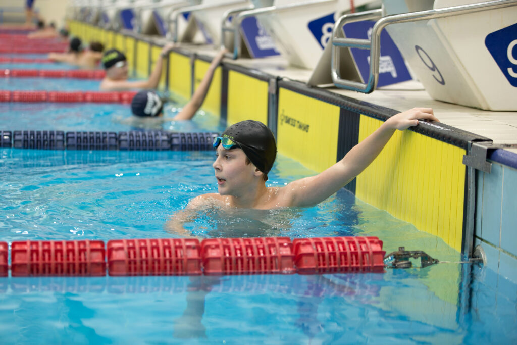 обучение плаванию школьников